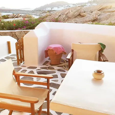 Yellow Mykonos 別荘 オルノス